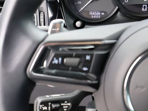 Certified 2023 Porsche Macan AWD/4WD image 28