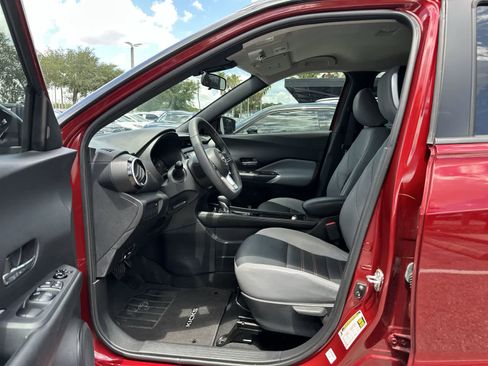 Used 2023 Nissan Kicks SR w/ SR Premium Package FWD image 2