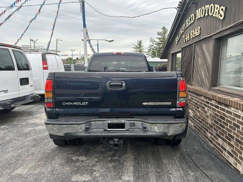 Used 2005 Chevrolet Silverado 3500 LS w/ Heavy-Duty Power Package AWD/4WD image 3