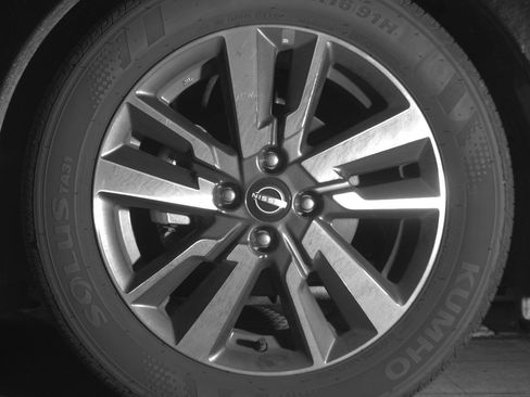 Used 2025 Nissan Versa SV image 12