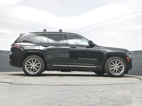 Used 2023 Jeep Grand Cherokee Summit AWD/4WD image 43