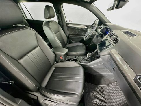 Used 2023 Volkswagen Tiguan SE R-Line FWD image 32