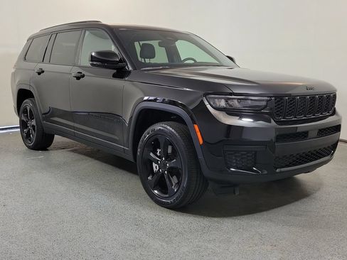 Used 2024 Jeep Grand Cherokee L Altitude RWD image 1