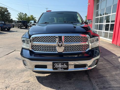 Used 2017 RAM 1500 Laramie w/ Convenience Group AWD/4WD image 3
