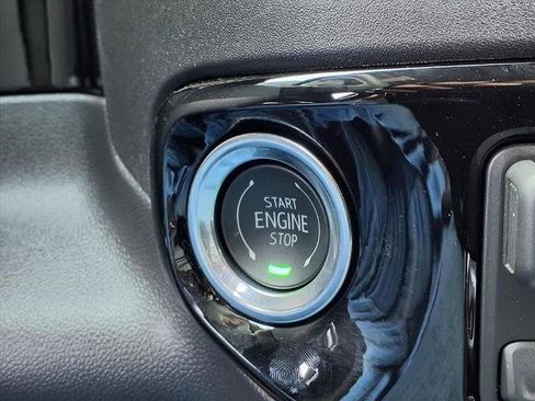 New 2026 GMC Sierra 1500 SLT image 9