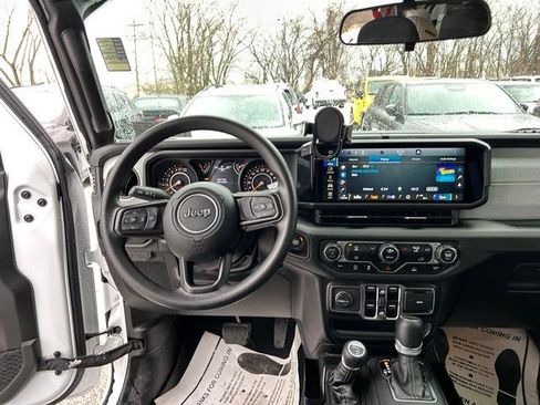 Used 2024 Jeep Gladiator Sport image 16