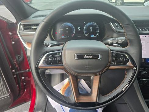 Used 2025 Jeep Grand Cherokee Summit AWD/4WD image 17