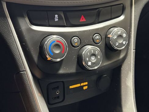 Used 2022 Chevrolet Trax LT w/ Driver Confidence Package AWD/4WD image 19