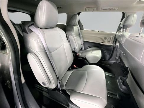 Used 2023 Toyota Sienna XLE AWD/4WD image 23