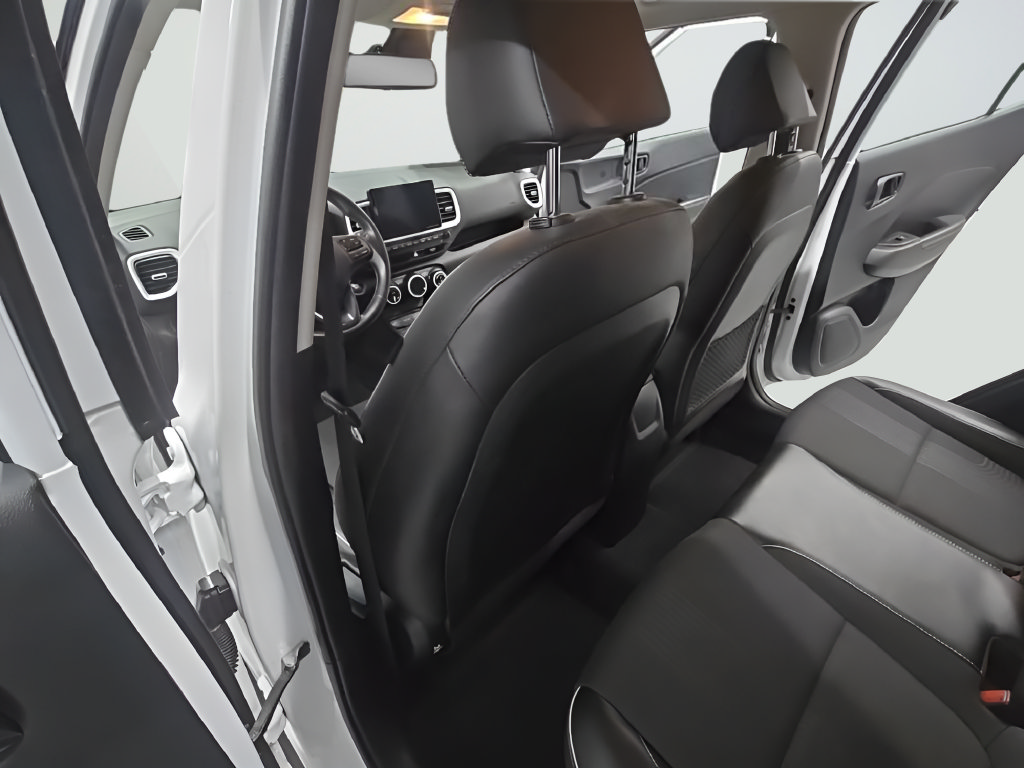 Used 2022 Hyundai Venue Limited FWD image 16
