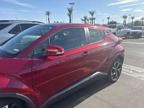 Used 2019 Toyota C-HR XLE FWD image 9