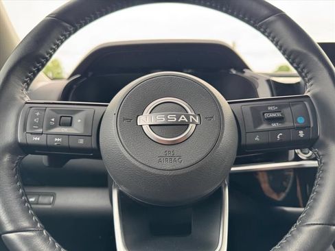 Used 2024 Nissan Pathfinder SL FWD image 18