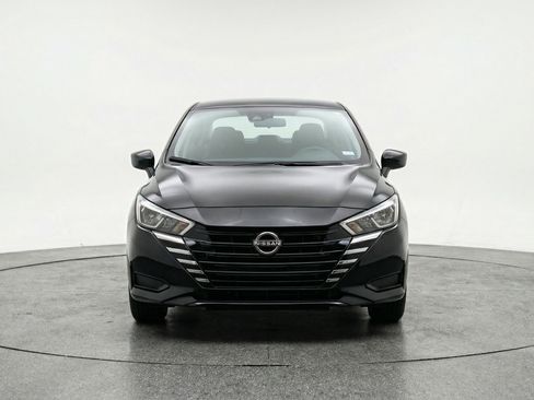 Used 2025 Nissan Versa SV image 2