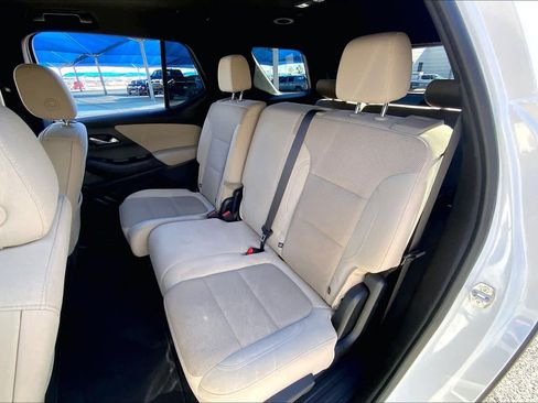 Used 2022 Chevrolet Traverse LS image 19