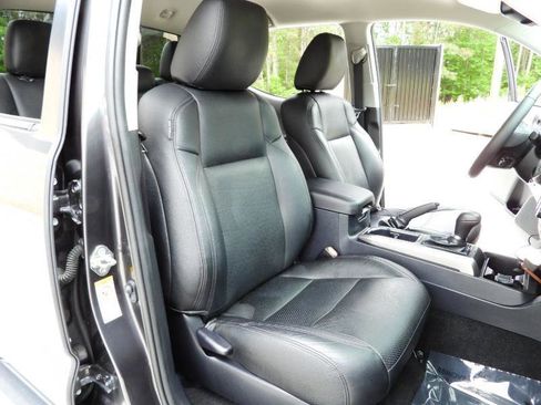 Used 2019 Toyota Tacoma SR5 RWD image 40