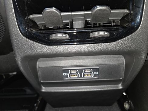 Used 2025 Jeep Grand Cherokee Laredo X image 30