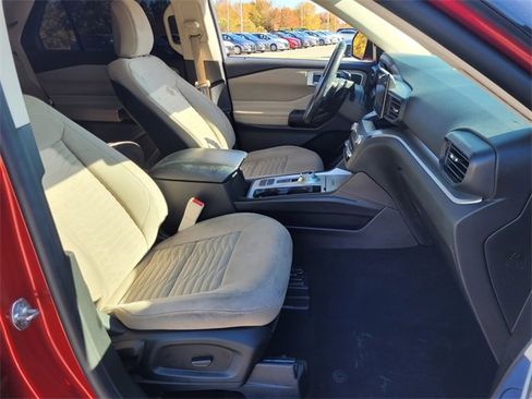 Used 2020 Ford Explorer XLT image 11