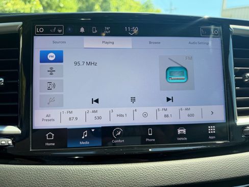 Used 2024 Chrysler Pacifica Touring-L FWD image 40