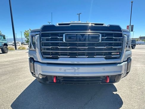 Used 2024 GMC Sierra 3500 AT4 w/ AT4 Premium Plus Package AWD/4WD image 4