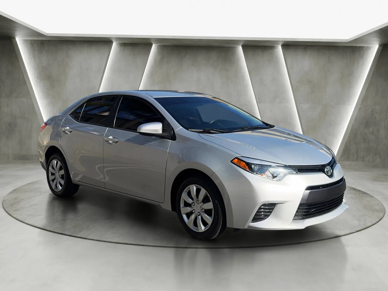 Used 2015 Toyota Corolla LE FWD image 1