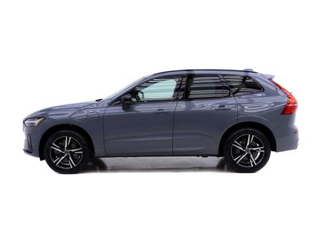 Used 2022 Volvo XC60 T8 R-Design AWD/4WD image 3