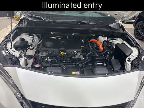 Used 2022 Toyota Venza XLE image 12