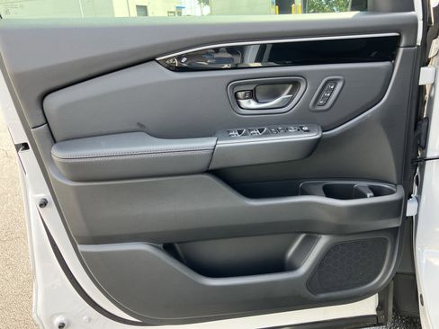 Used 2025 Honda Pilot EX-L image 14