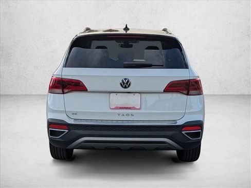 Used 2023 Volkswagen Taos SE w/ Panoramic Sunroof Package image 7
