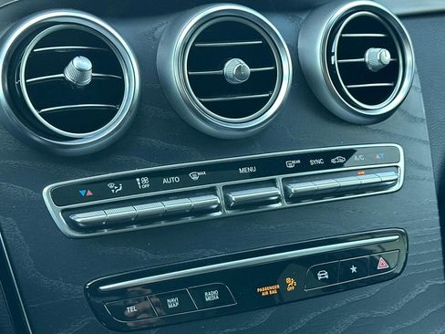 Used 2021 Mercedes-Benz GLC 300 GLC 300 image 24