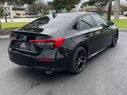 Used 2023 Honda Civic Sport image 6