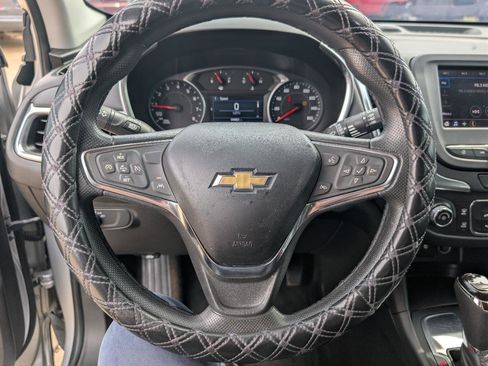 Used 2021 Chevrolet Equinox LT FWD image 19