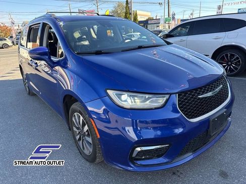 Used 2021 Chrysler Pacifica Touring-L image 14