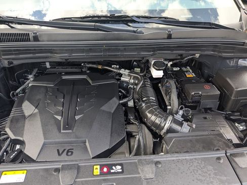 Used 2025 Kia Carnival image 30