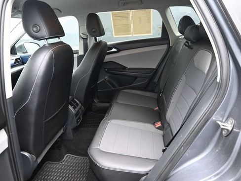 Used 2022 Volkswagen Taos SE FWD image 18