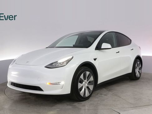 Used 2023 Tesla Model Y Long Range image 2