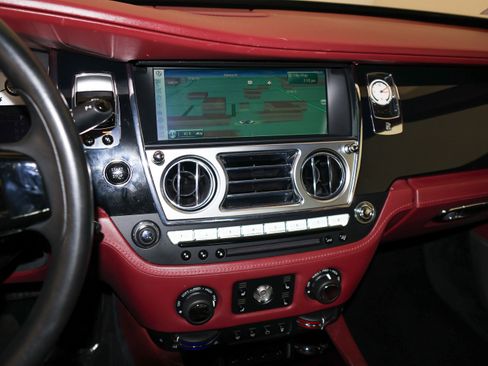 Used 2015 Rolls-Royce Wraith RWD image 29