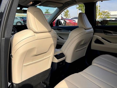 Certified 2025 INFINITI QX60 Luxe image 33