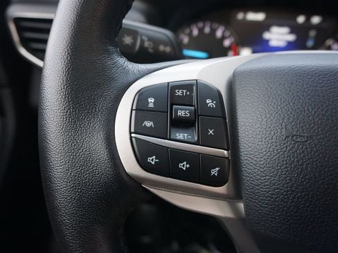 Used 2022 Ford Explorer Limited w/ Equipment Group 301A RWD image 8