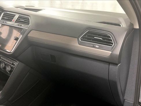 Used 2021 Volkswagen Tiguan SE image 13