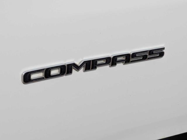 Used 2025 Jeep Compass Latitude AWD/4WD image 11