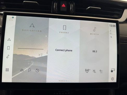 Used 2025 Jaguar F-PACE R-Dynamic S image 18