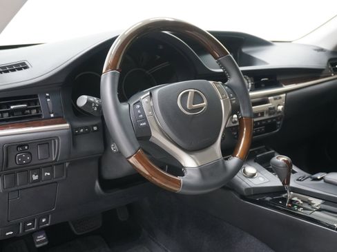 Used 2013 Lexus ES 350 w/ Luxury Pkg FWD image 10