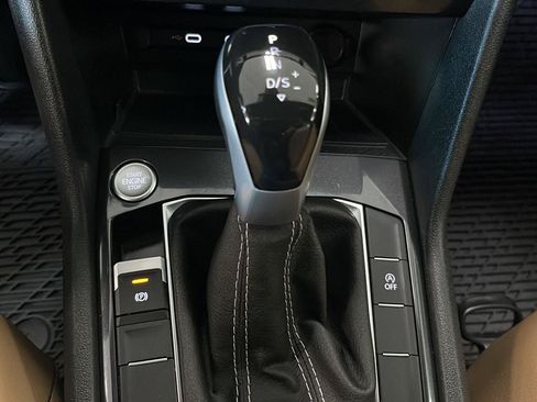 Used 2023 Volkswagen Tiguan SE FWD image 30