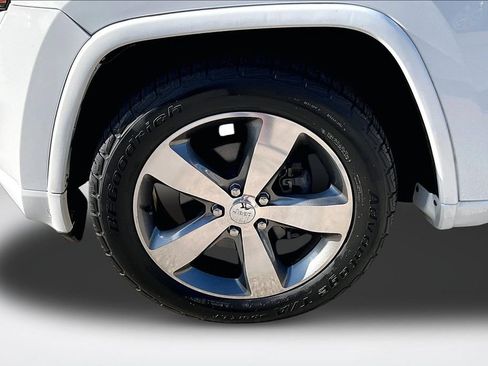 Used 2014 Jeep Grand Cherokee Overland w/ Advanced Technology Group RWD image 34