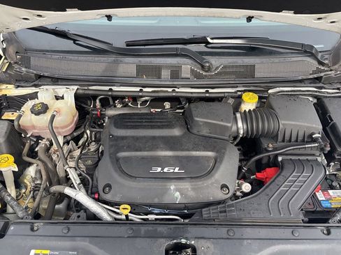 Used 2018 Chrysler Pacifica Touring-L FWD image 15