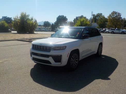 Used 2026 Jeep Grand Cherokee Summit w/ Adv Protech Group IV AWD/4WD image 23