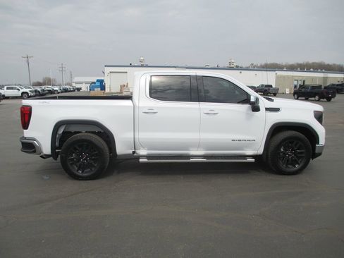 Used 2023 GMC Sierra 1500 SLE image 5