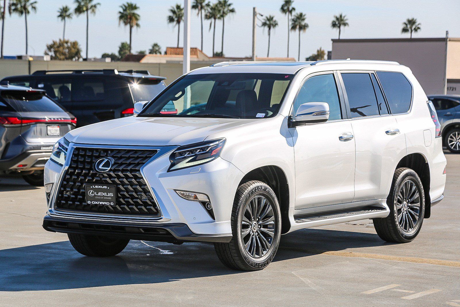 Used 2023 Lexus GX 460 Luxury w/ Sport Design Package AWD/4WD image 3