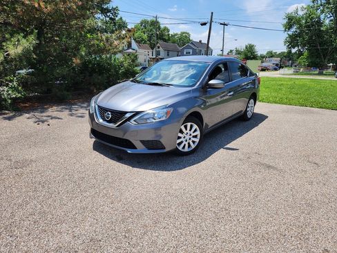 Used 2017 Nissan Sentra SV FWD image 1