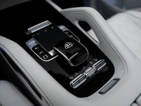 Used 2025 Mercedes-Benz Maybach GLS 600 4MATIC image 53